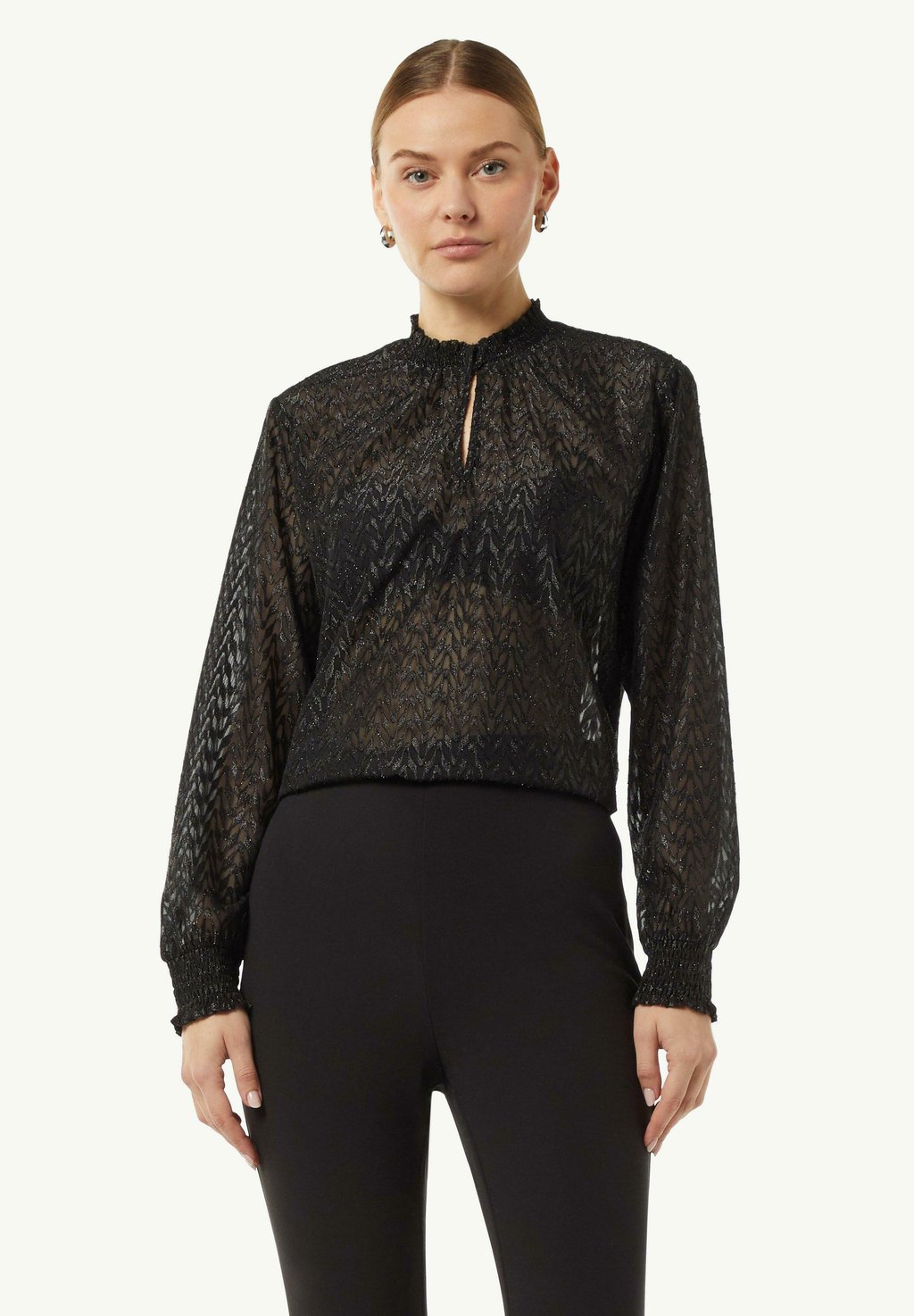 Блуза MIT SMOK DETAILS comma casual identity, черный
Блуза MIT SMOK DETAILS comma casual identity, черный