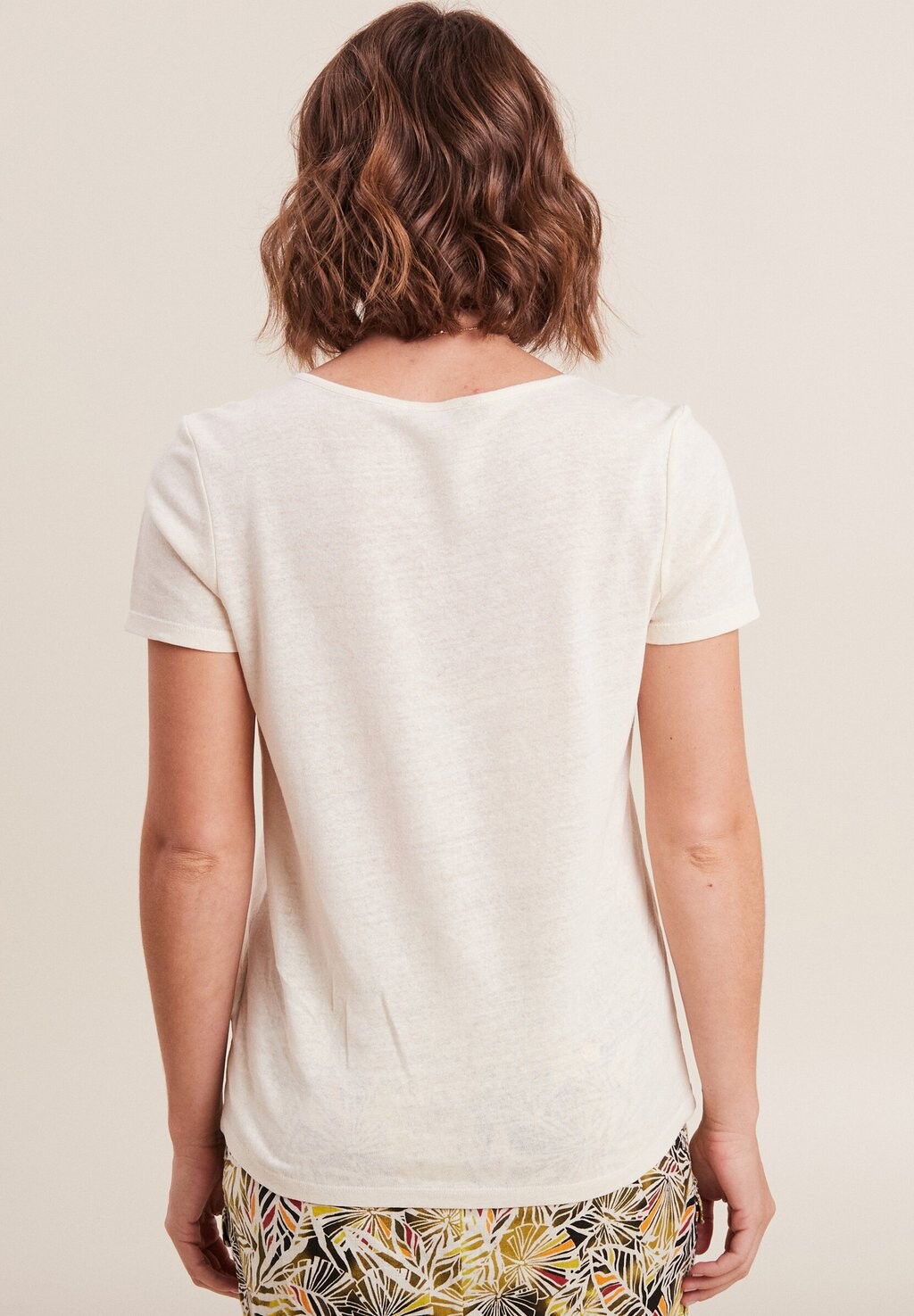 Базовая футболка MIT KURZEN ÄRMELN UND V-AUSSCHNITT Breal, кремовый
Базовая футболка MIT KURZEN ÄRMELN UND V-AUSSCHNITT Breal, кремовый