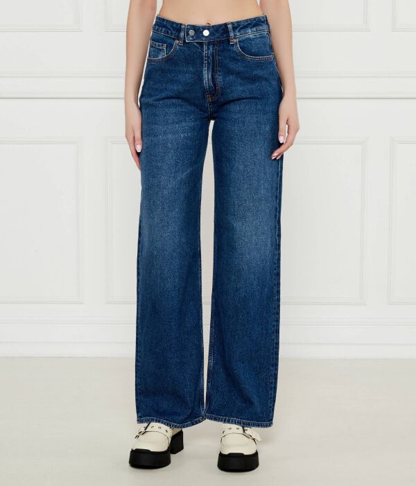 Джинсы женские Hugo широкие с посадкой на бедрах, синий
Джинсы женские Hugo широкие с посадкой на бедрах, синий