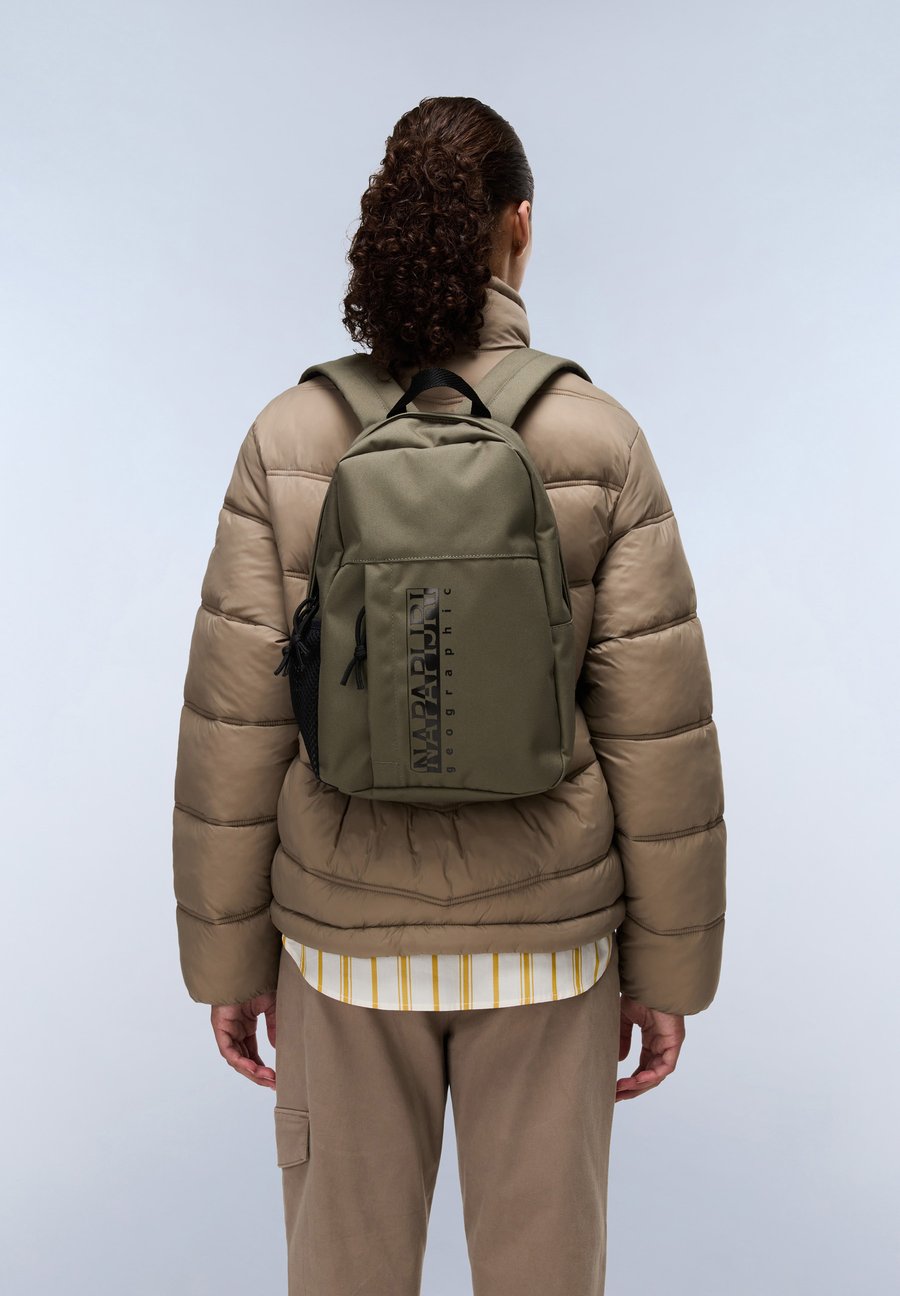 Рюкзак Napapijri CALA MINI, Tea Leaf Ga/Light Green
Рюкзак Napapijri CALA MINI, Tea Leaf Ga/Light Green