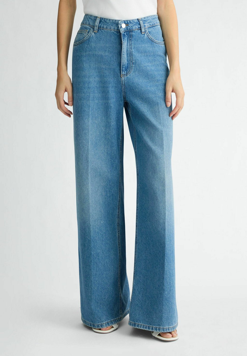 Расклешенные джинсы LIU JO, цвет 78895
Расклешенные джинсы LIU JO, цвет 78895