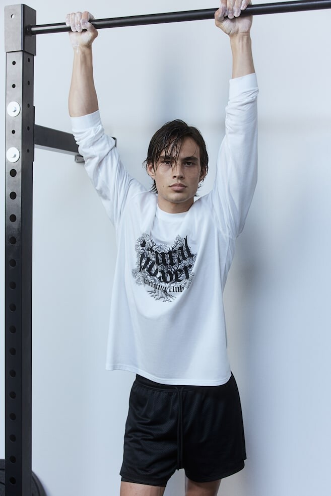 Спортивная рубашка свободного кроя с длинными рукавами из материала drymove H&M, белый
Спортивная рубашка свободного кроя с длинными рукавами из материала drymove H&M, белый