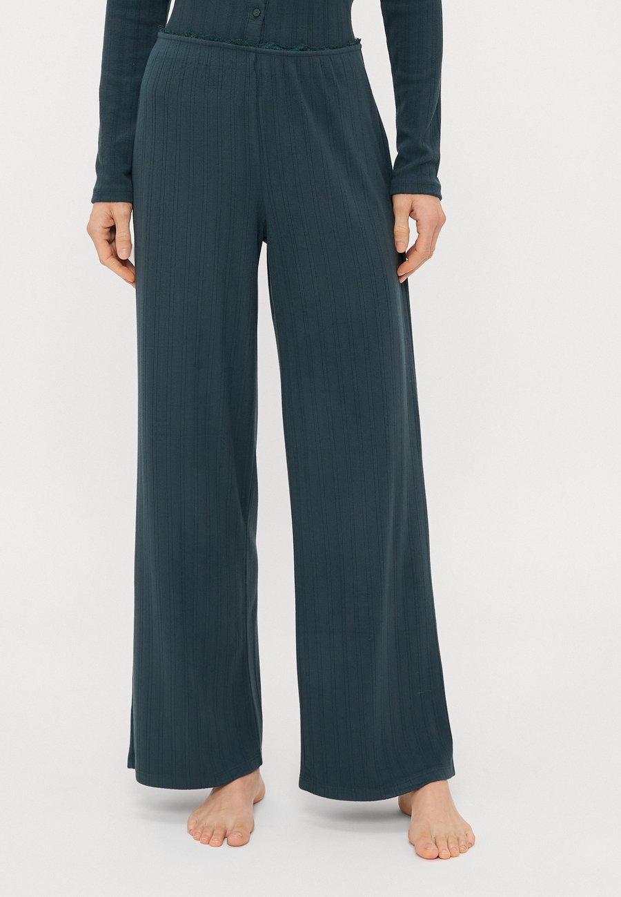 Пижамные брюки Abercrombie & Fitch POINTELLE, Dark Green
Пижамные брюки Abercrombie & Fitch POINTELLE, Dark Green