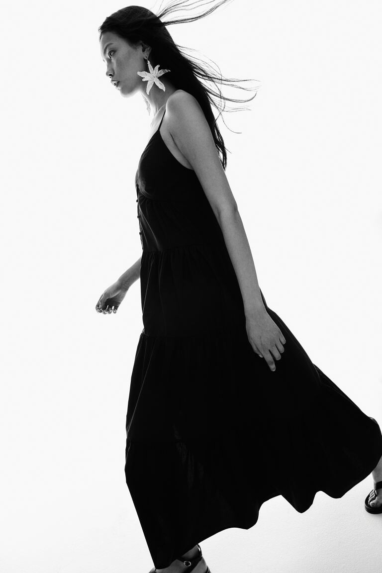 Многоярусное платье с бретелями H&M, черный
Многоярусное платье с бретелями H&M, черный