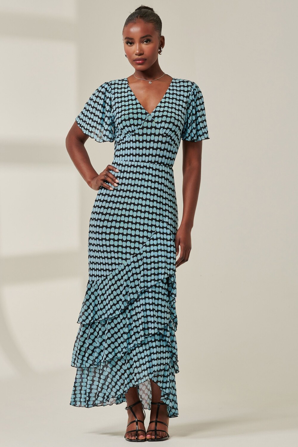 Многоярусное макси платье с геометрическим принтом Jolie Moi, синий
Многоярусное макси платье с геометрическим принтом Jolie Moi, синий