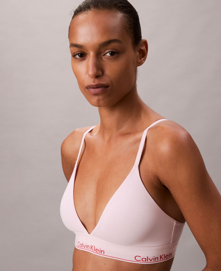 Женский бюстгальтер-топ Icon из хлопка и модала с легкой подкладкой, треугольный, модель QF8498 Calvin Klein, Potpourri
Женский бюстгальтер-топ Icon из хлопка и модала с легкой подкладкой, треугольный, модель QF8498 Calvin Klein, Potpourri