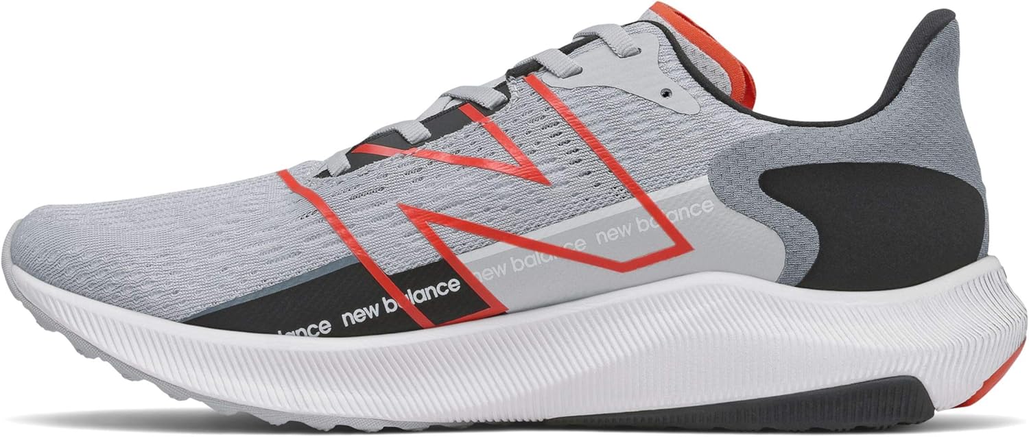 Мужские беговые кроссовки New Balance FuelCell Propel V2, черный
Мужские беговые кроссовки New Balance FuelCell Propel V2, черный