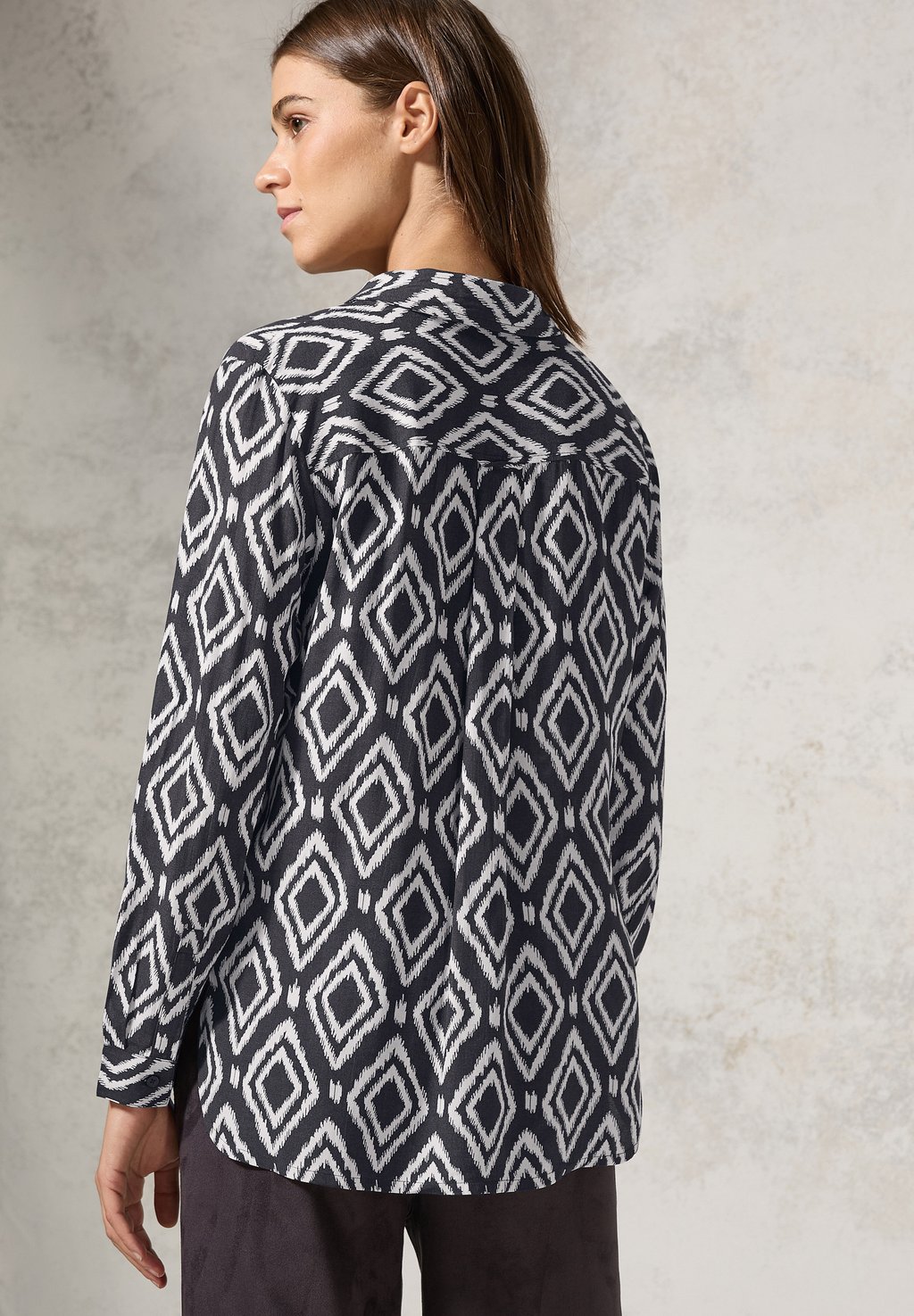 Блузка на пуговицах BEDRUCKTE LONG Cecil, серый
Блузка на пуговицах BEDRUCKTE LONG Cecil, серый