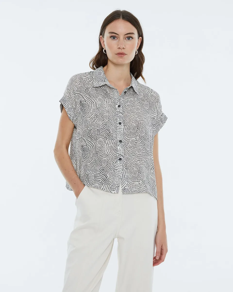 Женская рубашка с принтом, воротником-стойкой и короткими рукавами Andam, цвет Crudo
Женская рубашка с принтом, воротником-стойкой и короткими рукавами Andam, цвет Crudo
