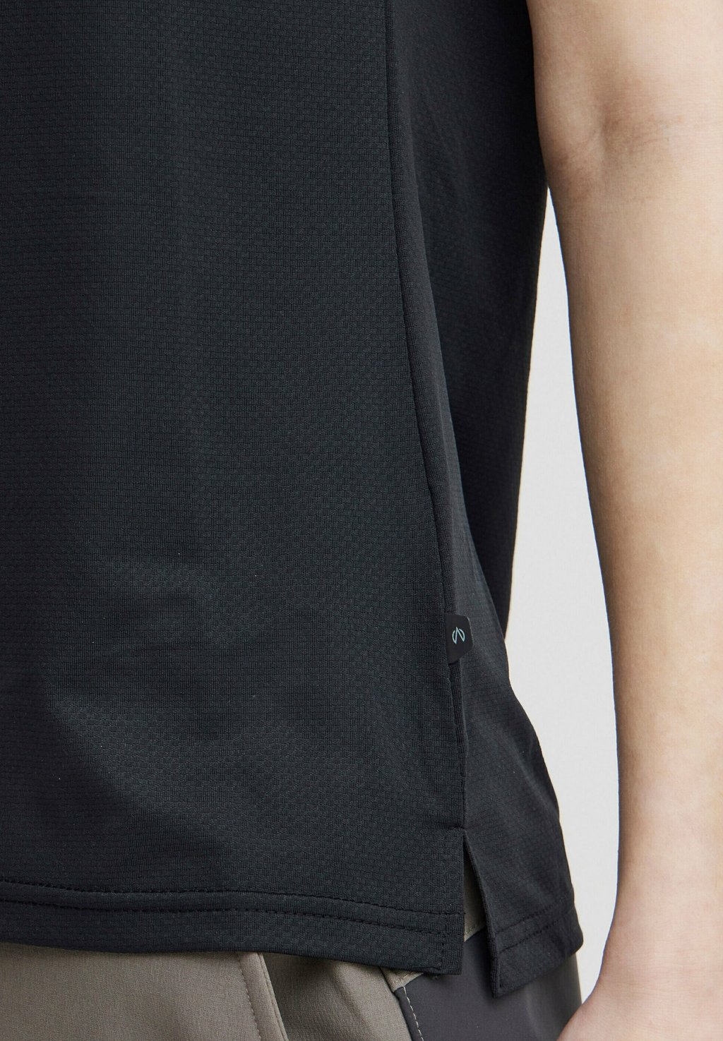 Базовая футболка NBELWINA W North Bend, черный
Базовая футболка NBELWINA W North Bend, черный