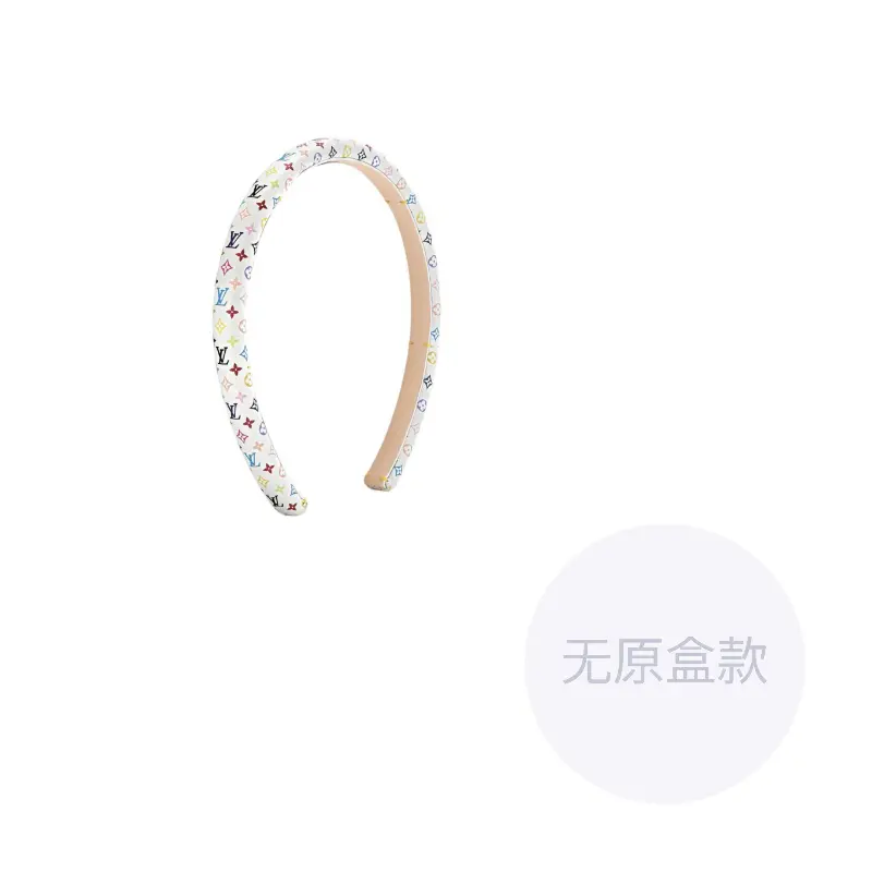 LOUIS VUITTON Кожаная повязка для волос Women's White/Khaki
LOUIS VUITTON Кожаная повязка для волос Women's White/Khaki