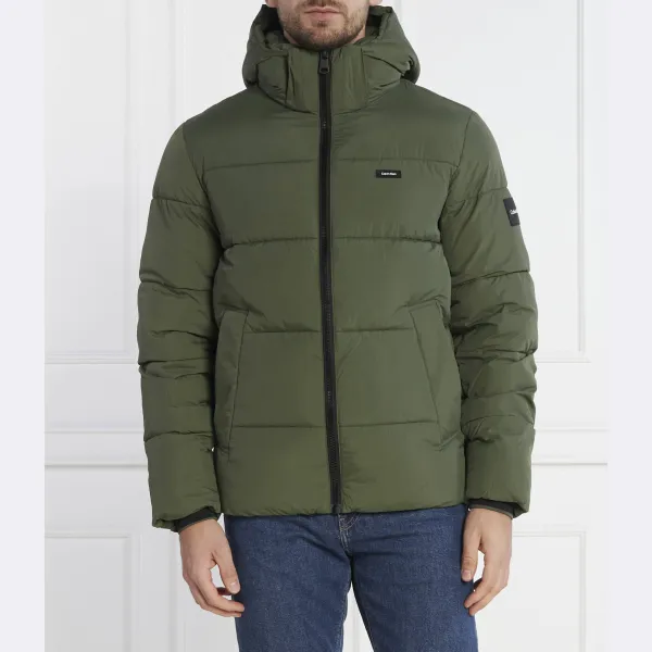 Мятый пуховик стандартного кроя Calvin Klein, хаки
Мятый пуховик стандартного кроя Calvin Klein, хаки