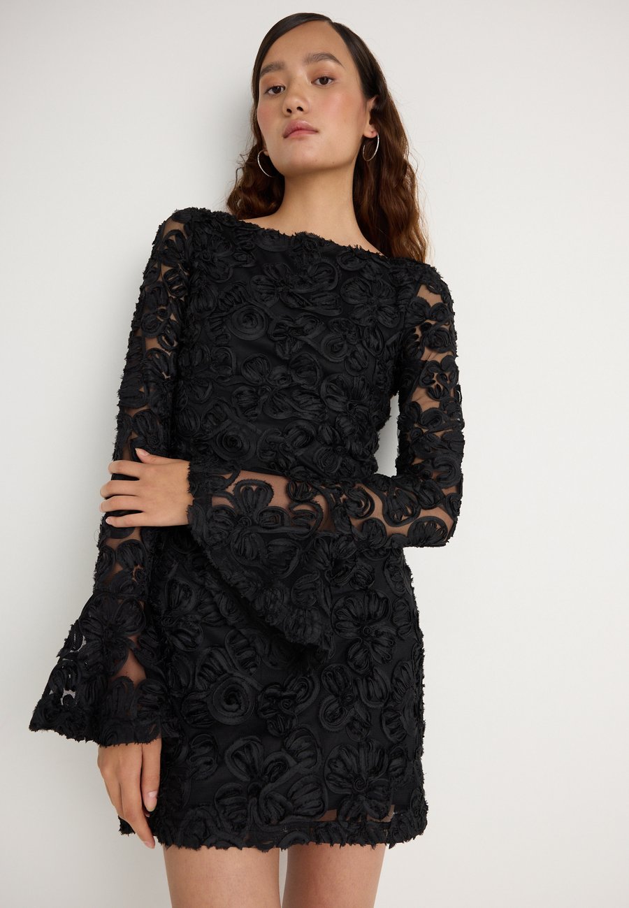 Платье Gina Tricot EMBROIDERY MINI DRESS, Black
Платье Gina Tricot EMBROIDERY MINI DRESS, Black