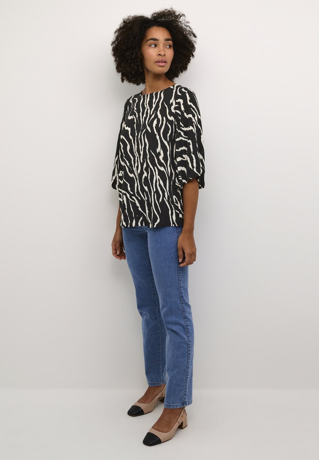 Блуза Kaamber Wide Sleeve Kaffe, черная антикварная зебра
Блуза Kaamber Wide Sleeve Kaffe, черная антикварная зебра