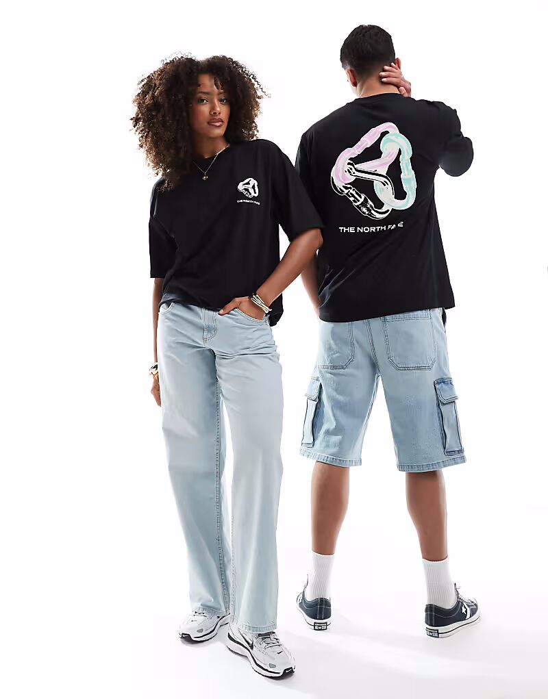 Футболка свободного кроя с принтом на спине North Face Interlock Carabiner черного цвета The North Face
Футболка свободного кроя с принтом на спине North Face Interlock Carabiner черного цвета The North Face