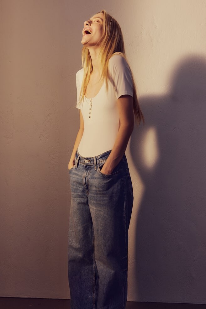 Боди стринги с планкой на пуговицах H&M, белый
Боди стринги с планкой на пуговицах H&M, белый