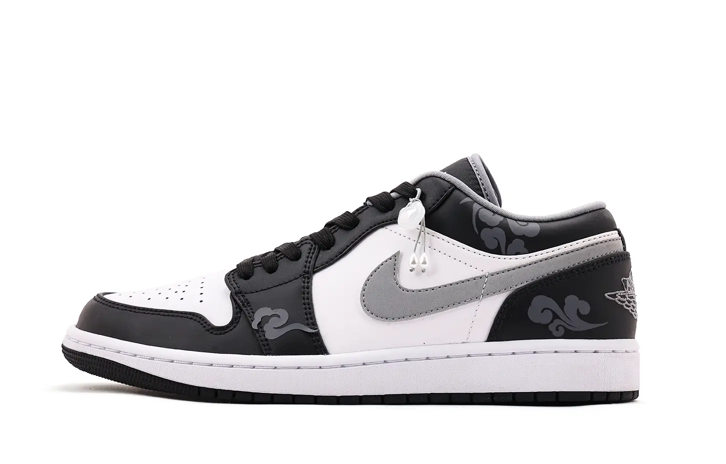 Jordan Air 1 Coverage Low top Vintage Basketball Shoes Unisex Черный Белый
Jordan Air 1 Coverage Low top Vintage Basketball Shoes Unisex Черный Белый