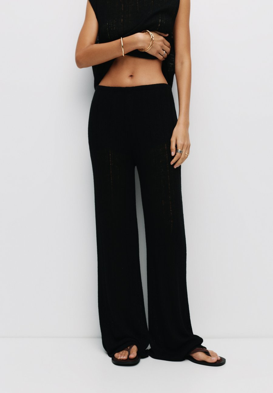 Брюки PULL&BEAR LADDER STITCH , Black
Брюки PULL&BEAR LADDER STITCH , Black