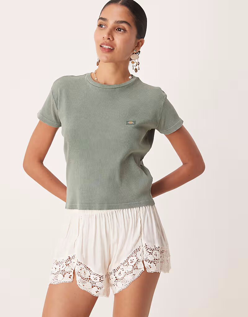 Футболка Dickies с длинными рукавами и рисунком ледника, темно-зеленого цвета
Футболка Dickies с длинными рукавами и рисунком ледника, темно-зеленого цвета