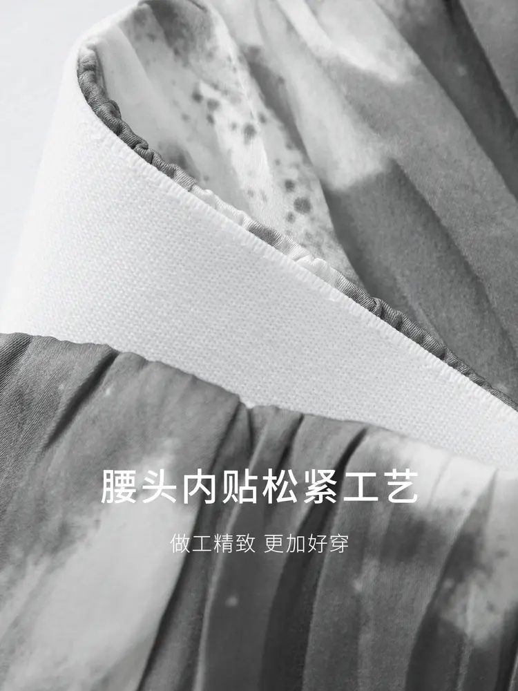 Плиссированная юбка Mai Meng трапециевидной формы с градиентом и цветочным принтом, сажа
Плиссированная юбка Mai Meng трапециевидной формы с градиентом и цветочным принтом, сажа