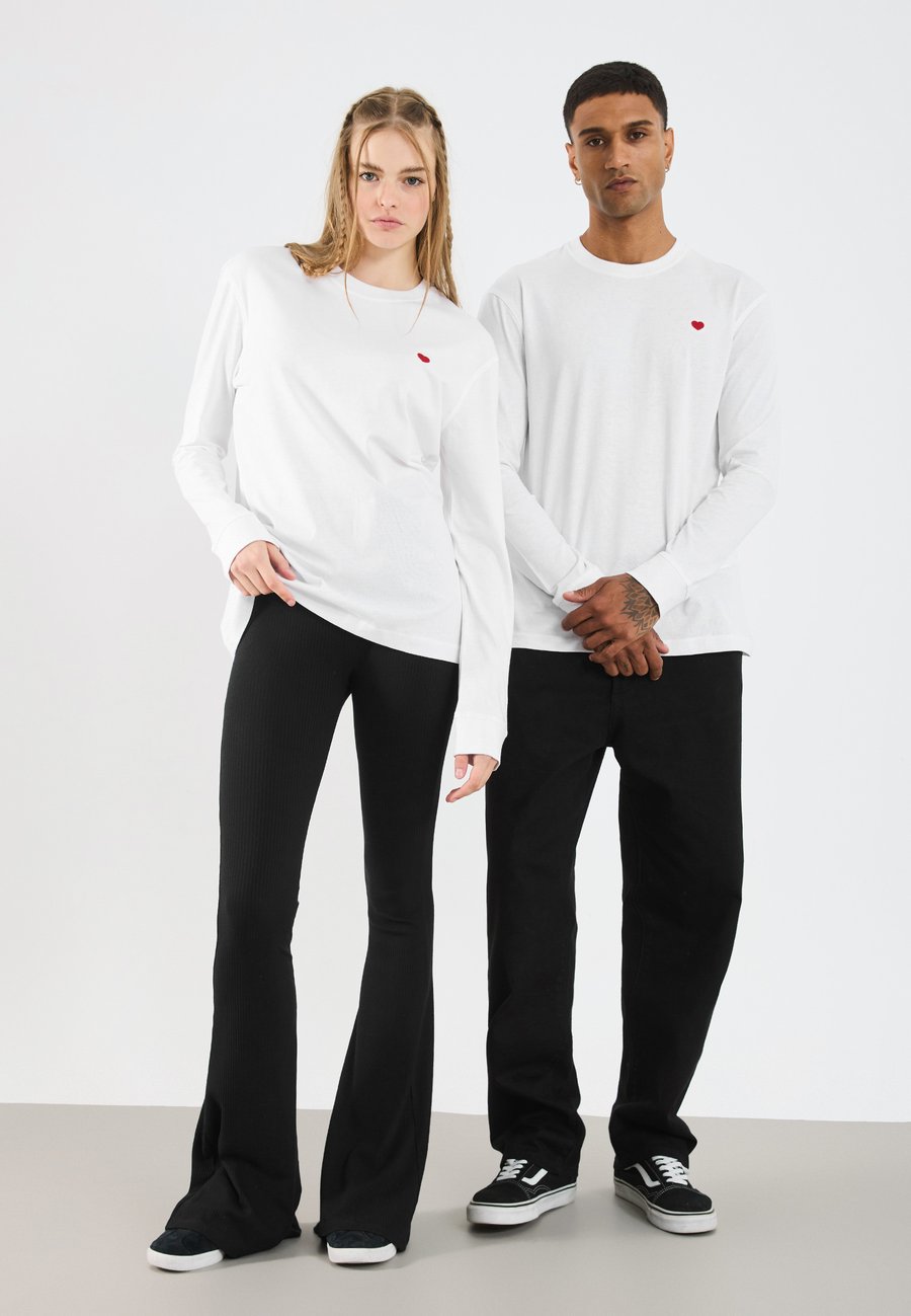 Топ YOURTURN UNISEX PACK, True Black /Bright White /Black
Топ YOURTURN UNISEX PACK, True Black /Bright White /Black