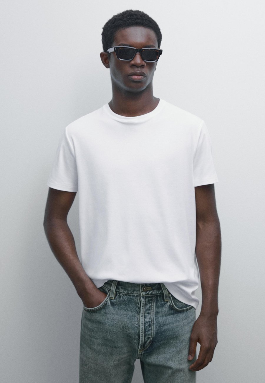 Футболка Massimo Dutti SHORT SLEEVE WITH CREW NECK, White, Белый, Футболка Massimo Dutti SHORT SLEEVE WITH CREW NECK, White
Футболка Massimo Dutti SHORT SLEEVE WITH CREW NECK, White, Белый, Футболка Massimo Dutti SHORT SLEEVE WITH CREW NECK, White