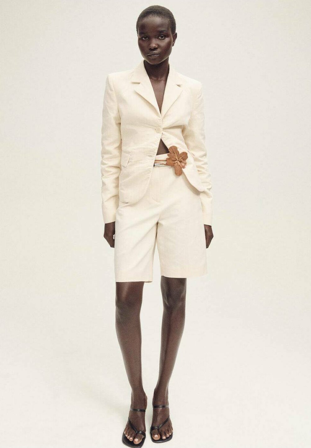 Блейзер Mango, бежевый
Блейзер Mango, бежевый