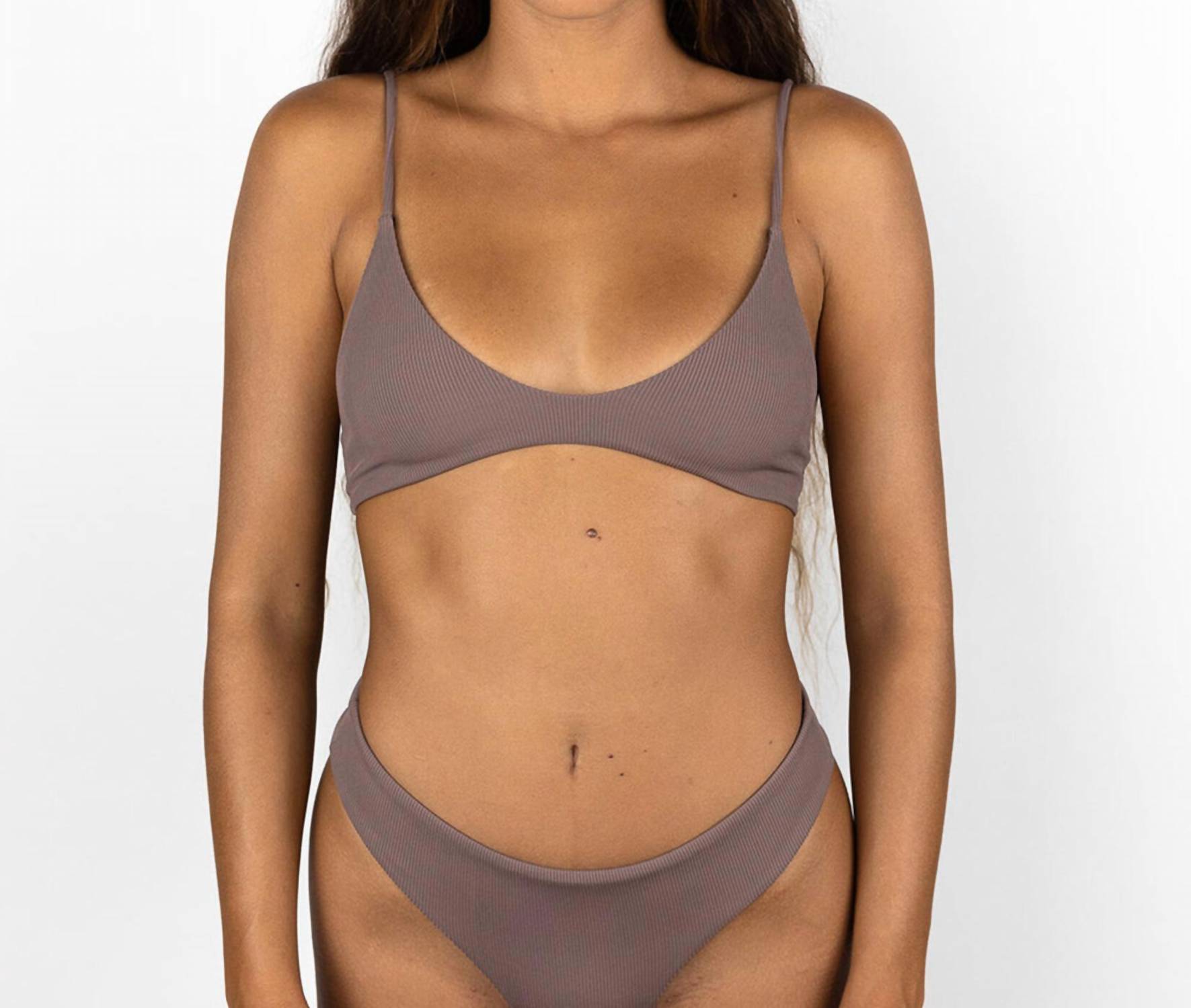 MAI Бюстгальтер с высокой посадкой, бежевого цвета
MAI Бюстгальтер с высокой посадкой, бежевого цвета