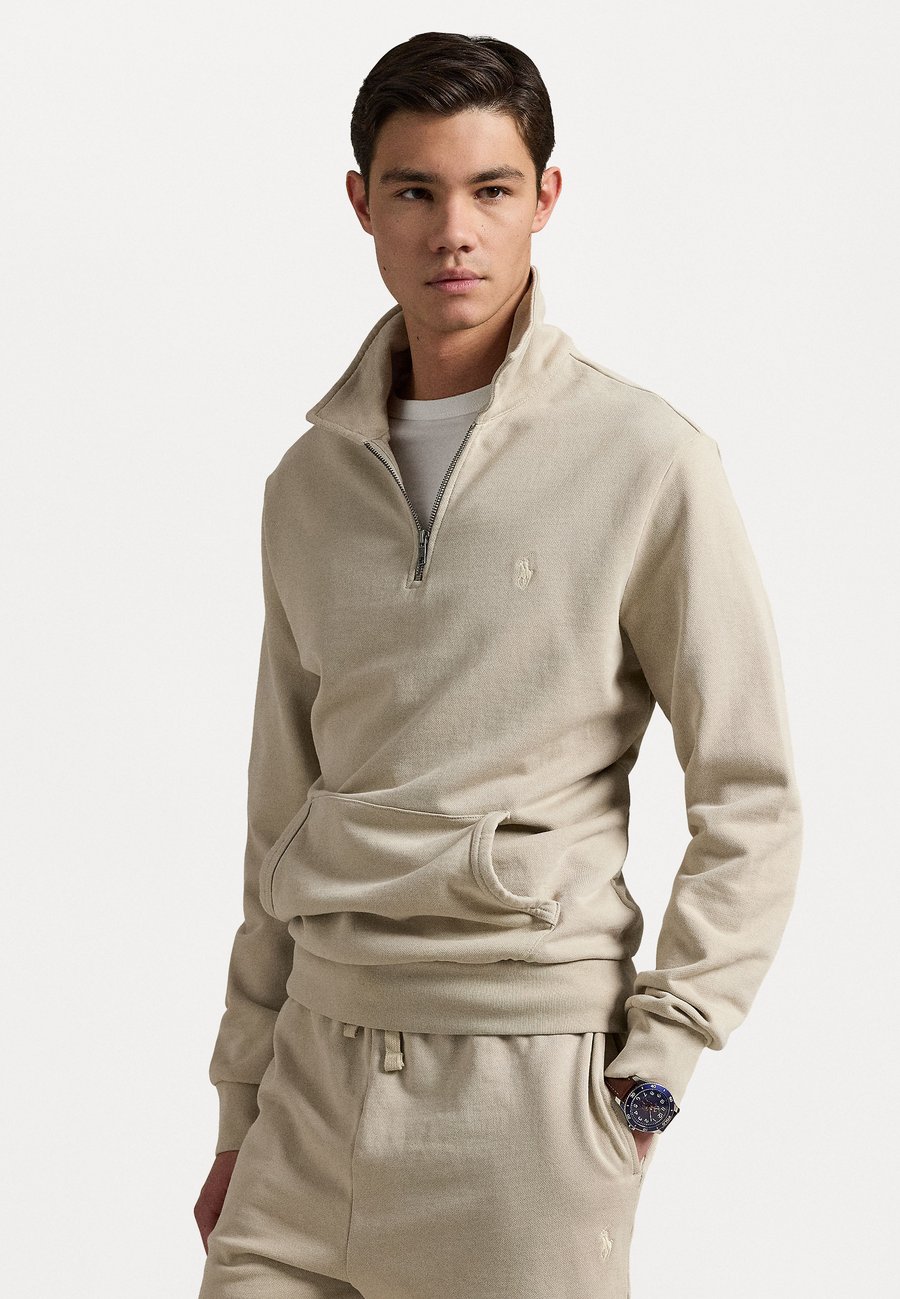 Толстовка Polo Ralph Lauren LOOPBACK FLEECE QUARTER-ZIP SWEATSHIRT, Stoneware Grey/Beige, Серый, Толстовка Polo Ralph Lauren LOOPBACK FLEECE QUARTER-ZIP SWEATSHIRT, Stoneware Grey/Beige
Толстовка Polo Ralph Lauren LOOPBACK FLEECE QUARTER-ZIP SWEATSHIRT, Stoneware Grey/Beige, Серый, Толстовка Polo Ralph Lauren LOOPBACK FLEECE QUARTER-ZIP SWEATSHIRT, Stoneware Grey/Beige