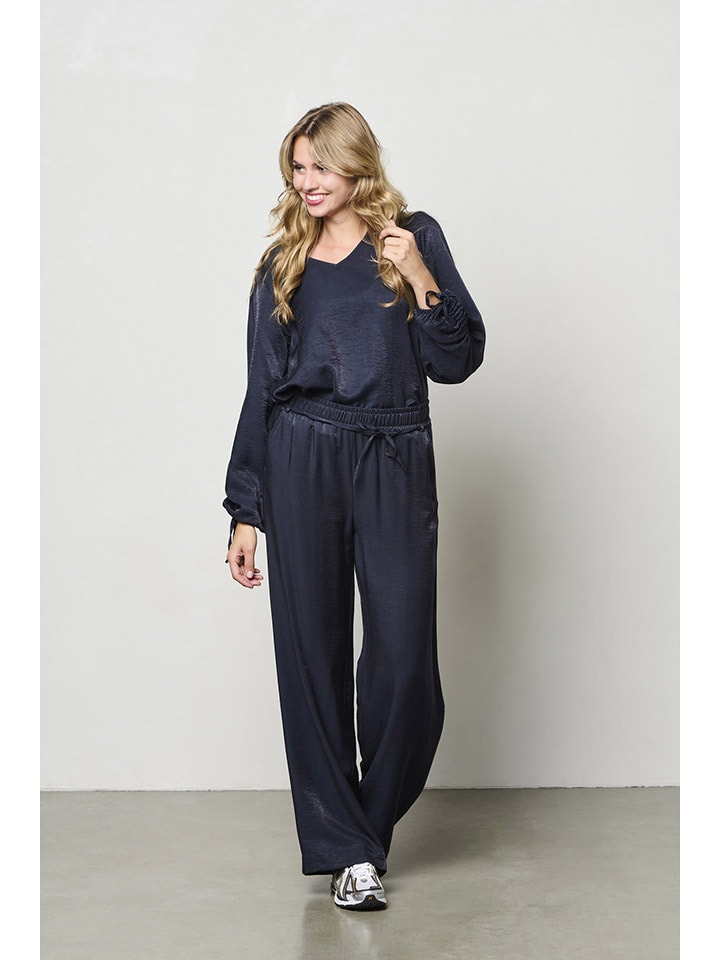 Блузка Марбель темно-синего цвета &Co Woman
Блузка Марбель темно-синего цвета &Co Woman