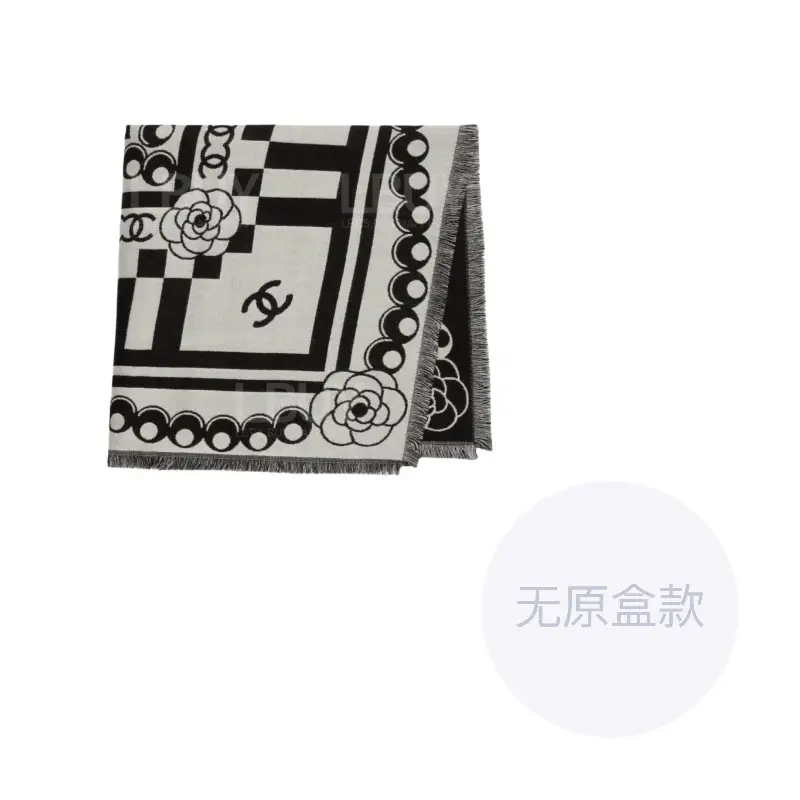 CHANEL Вязаный шарф мужской черный белый
CHANEL Вязаный шарф мужской черный белый