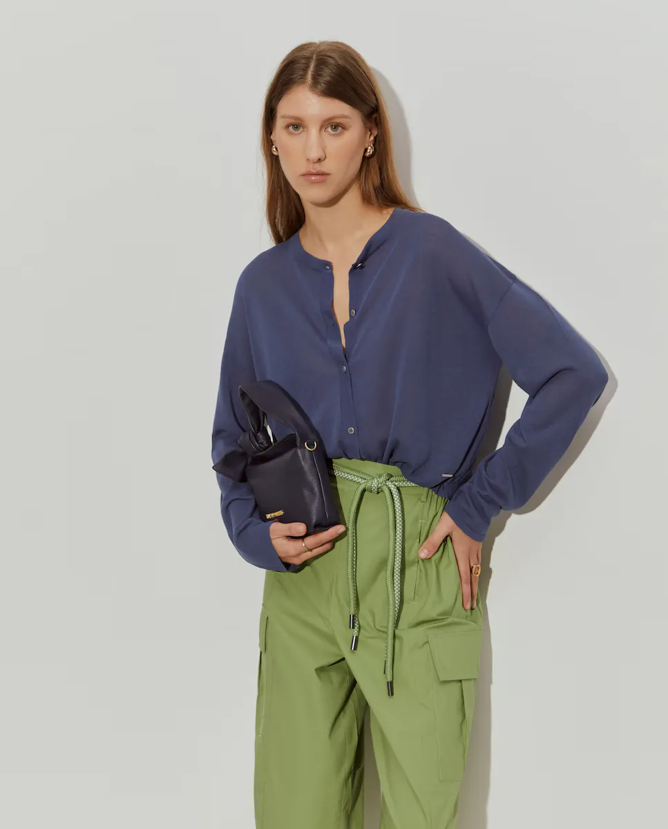 Женский короткий кардиган на пуговицах Lion of Porches, синий
Женский короткий кардиган на пуговицах Lion of Porches, синий