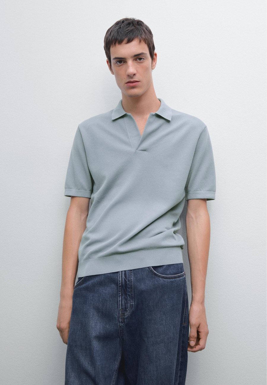 Поло Massimo Dutti LIGHTWEIGHT V-NECK, Blue
Поло Massimo Dutti LIGHTWEIGHT V-NECK, Blue