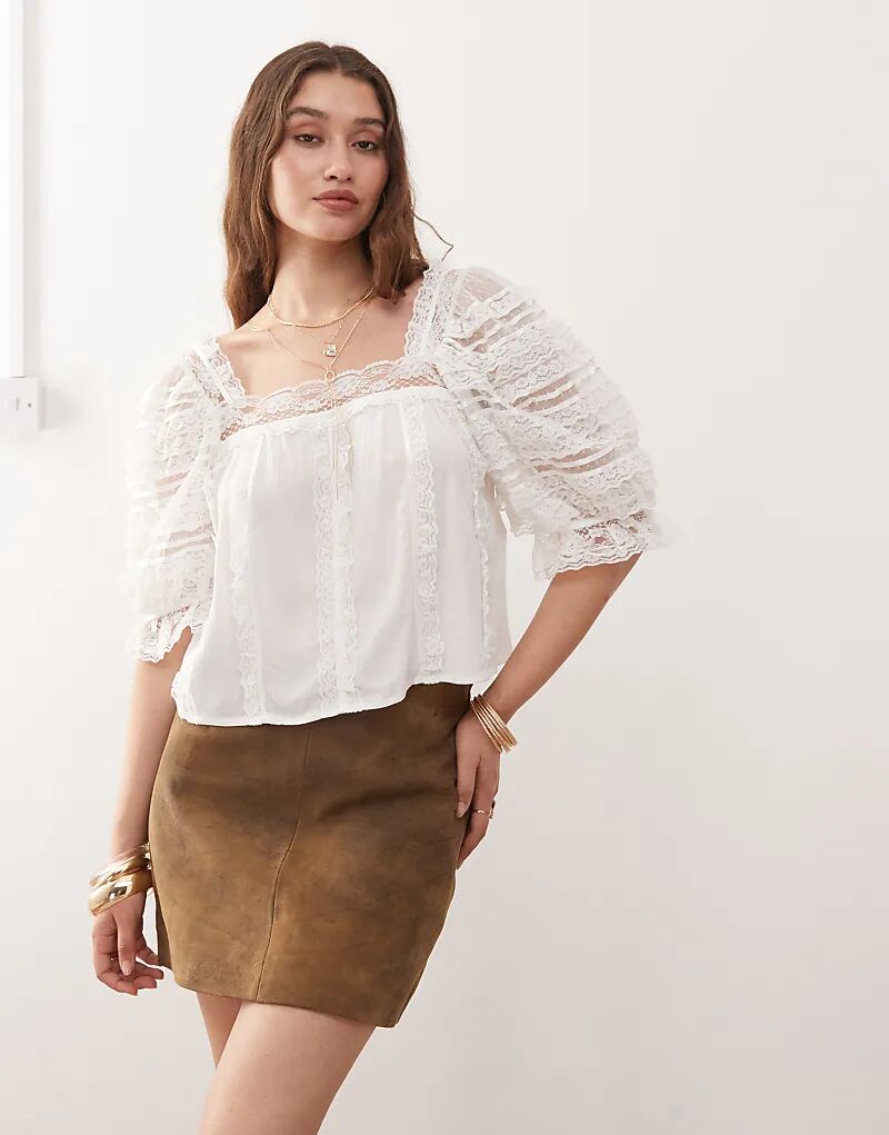 Блузка Miss Selfridge из смеси кружева и вязания крючком кремового цвета
Блузка Miss Selfridge из смеси кружева и вязания крючком кремового цвета