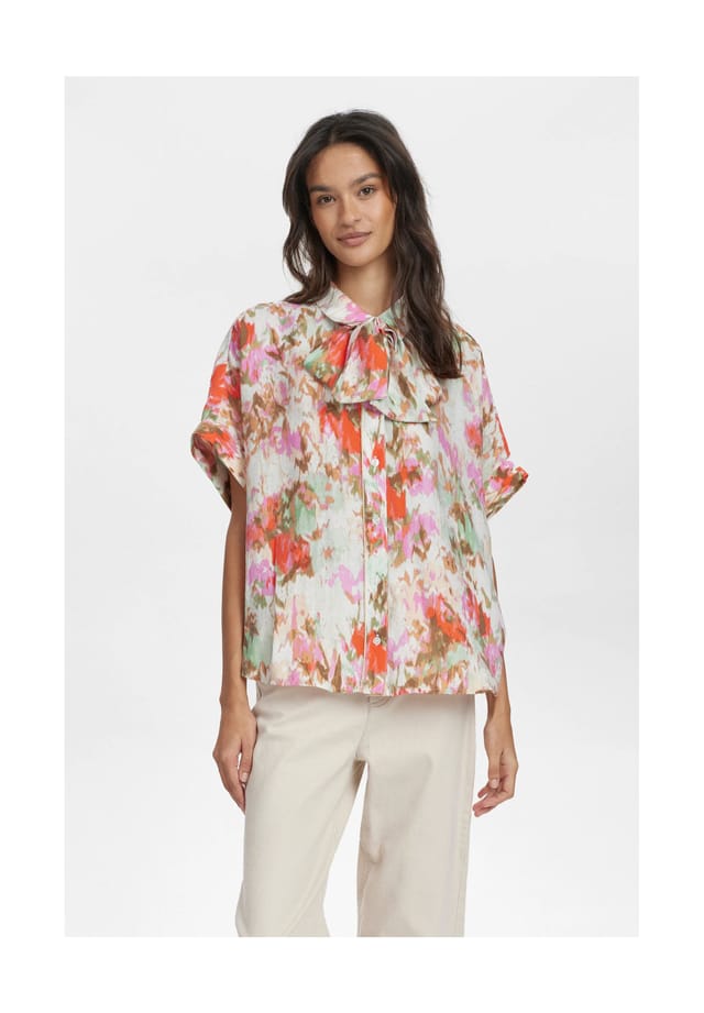 Блузка с бантом "Винни" на пуговицах Nümph, цвет 9501 pristine
Блузка с бантом "Винни" на пуговицах Nümph, цвет 9501 pristine