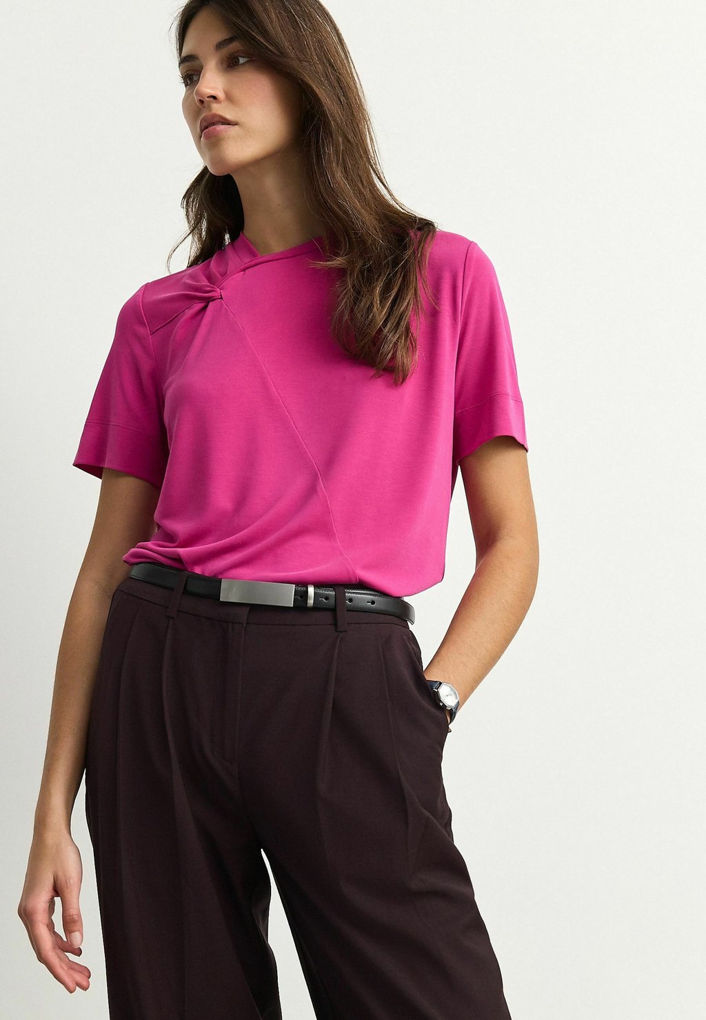 Базовая футболка TWIST DETAIL PREMIUM Next, розовый
Базовая футболка TWIST DETAIL PREMIUM Next, розовый