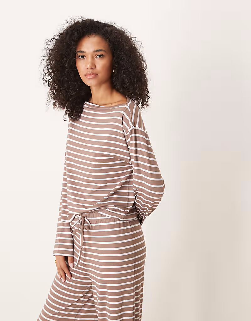 Асимметричный свободный топ-комбинезон с открытыми плечами коричневого цвета Asos Design
Асимметричный свободный топ-комбинезон с открытыми плечами коричневого цвета Asos Design