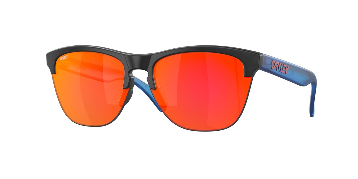 Мужские солнцезащитные очки OO9374 OAKLEY, matte translucent sapphire
Мужские солнцезащитные очки OO9374 OAKLEY, matte translucent sapphire
