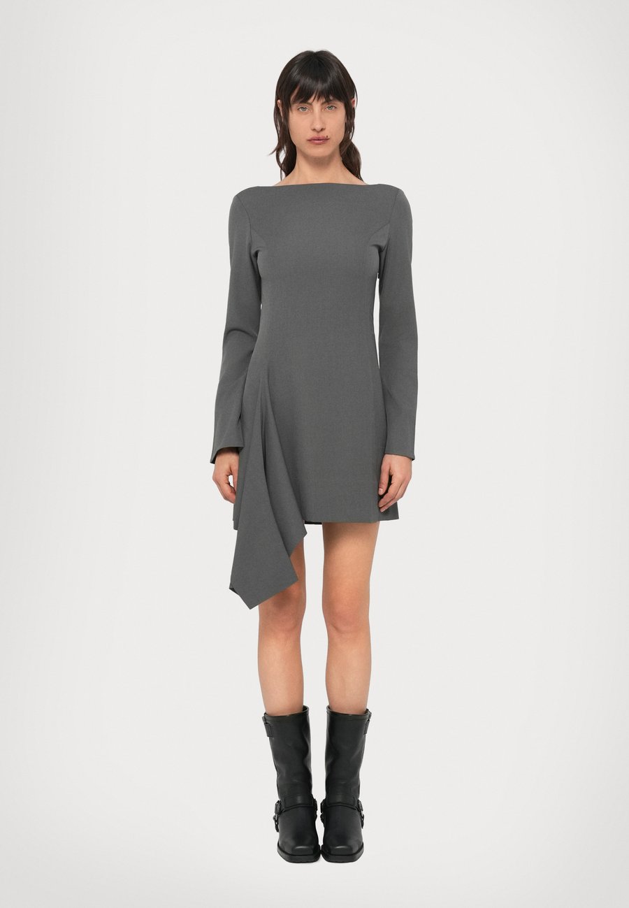 Платье Holzweiler BEAU SHORT DRESS, Grey
Платье Holzweiler BEAU SHORT DRESS, Grey