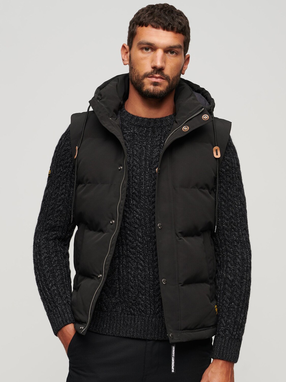 Пуховик Everest с капюшоном Superdry, черный как смоль
Пуховик Everest с капюшоном Superdry, черный как смоль