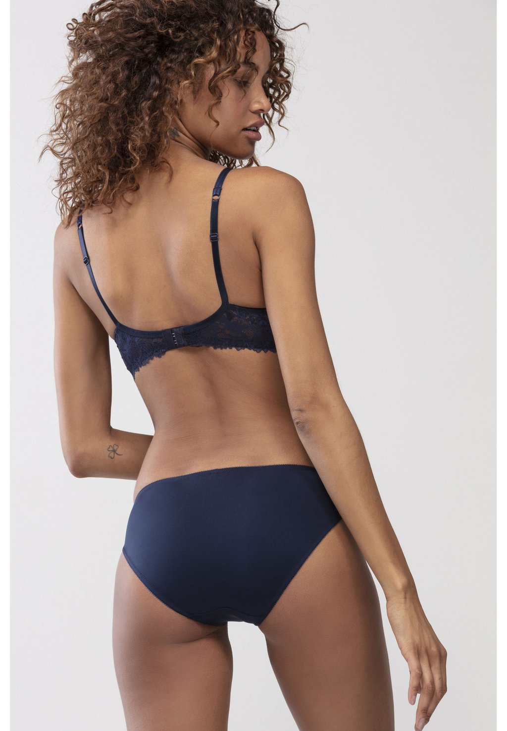 Бюстгальтер на косточках STRETCH-FULL CUP mey, темно-синий
Бюстгальтер на косточках STRETCH-FULL CUP mey, темно-синий