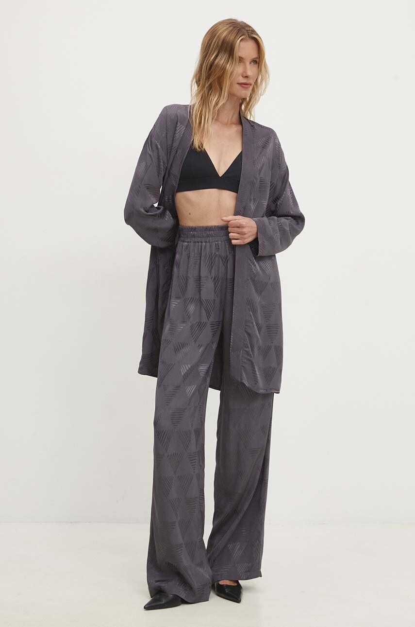 Набор Answear Lab, серый
Набор Answear Lab, серый