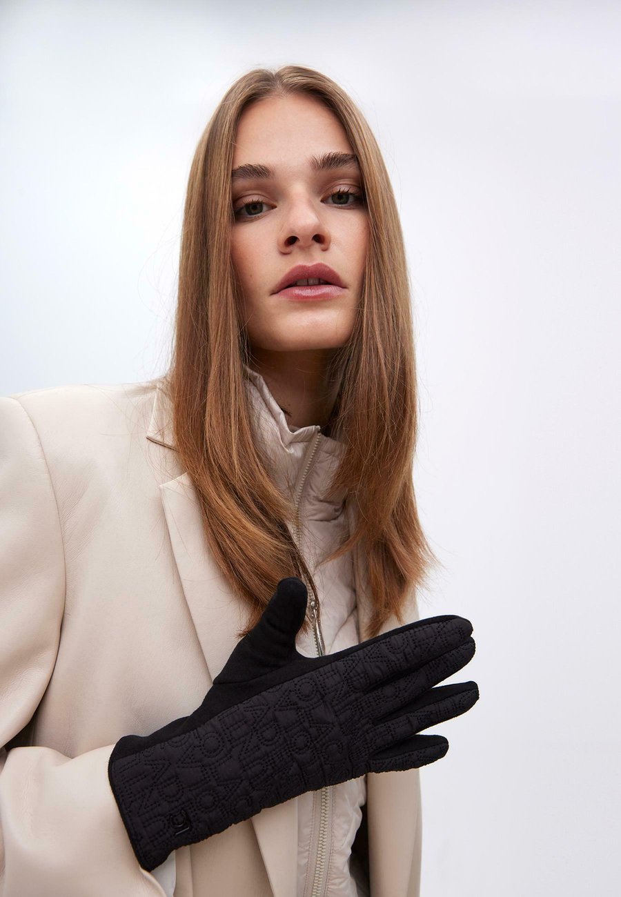 Перчатки LOLA CASADEMUNT Gloves, Black
Перчатки LOLA CASADEMUNT Gloves, Black