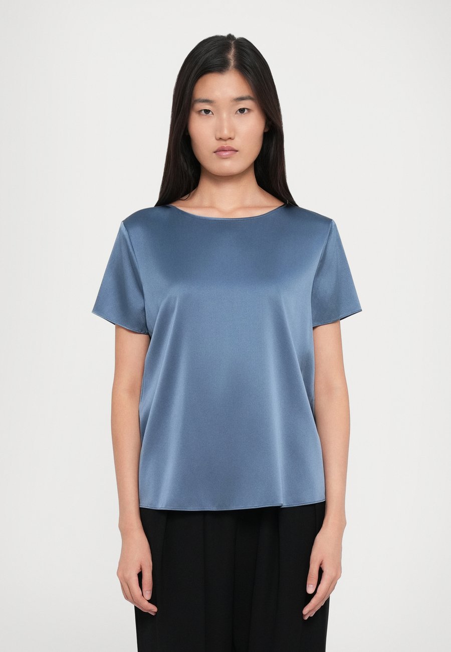 Блуза Emporio Armani Blouse, Winter Sky/Blue
Блуза Emporio Armani Blouse, Winter Sky/Blue