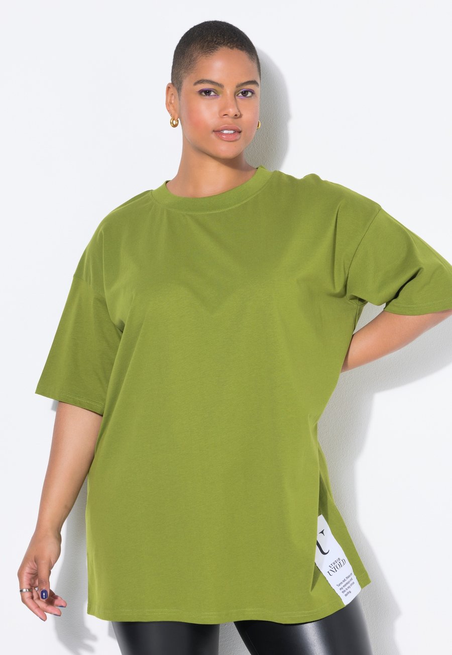 Футболка Studio Untold LOGO PATCH, Pea Green/Green, Зеленый, Футболка Studio Untold LOGO PATCH, Pea Green/Green
Футболка Studio Untold LOGO PATCH, Pea Green/Green, Зеленый, Футболка Studio Untold LOGO PATCH, Pea Green/Green