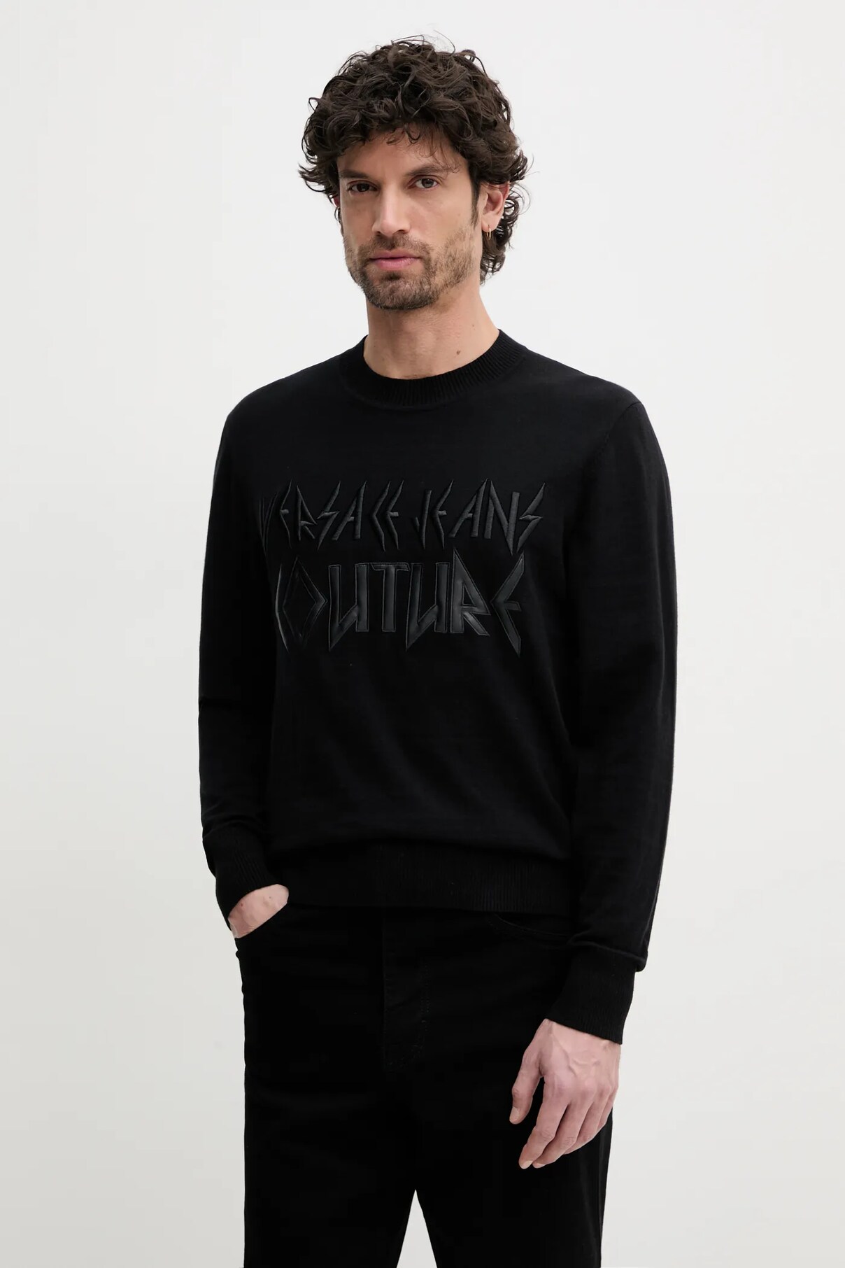 Свитер из смеси кашемира Versace Jeans Couture, черный
Свитер из смеси кашемира Versace Jeans Couture, черный