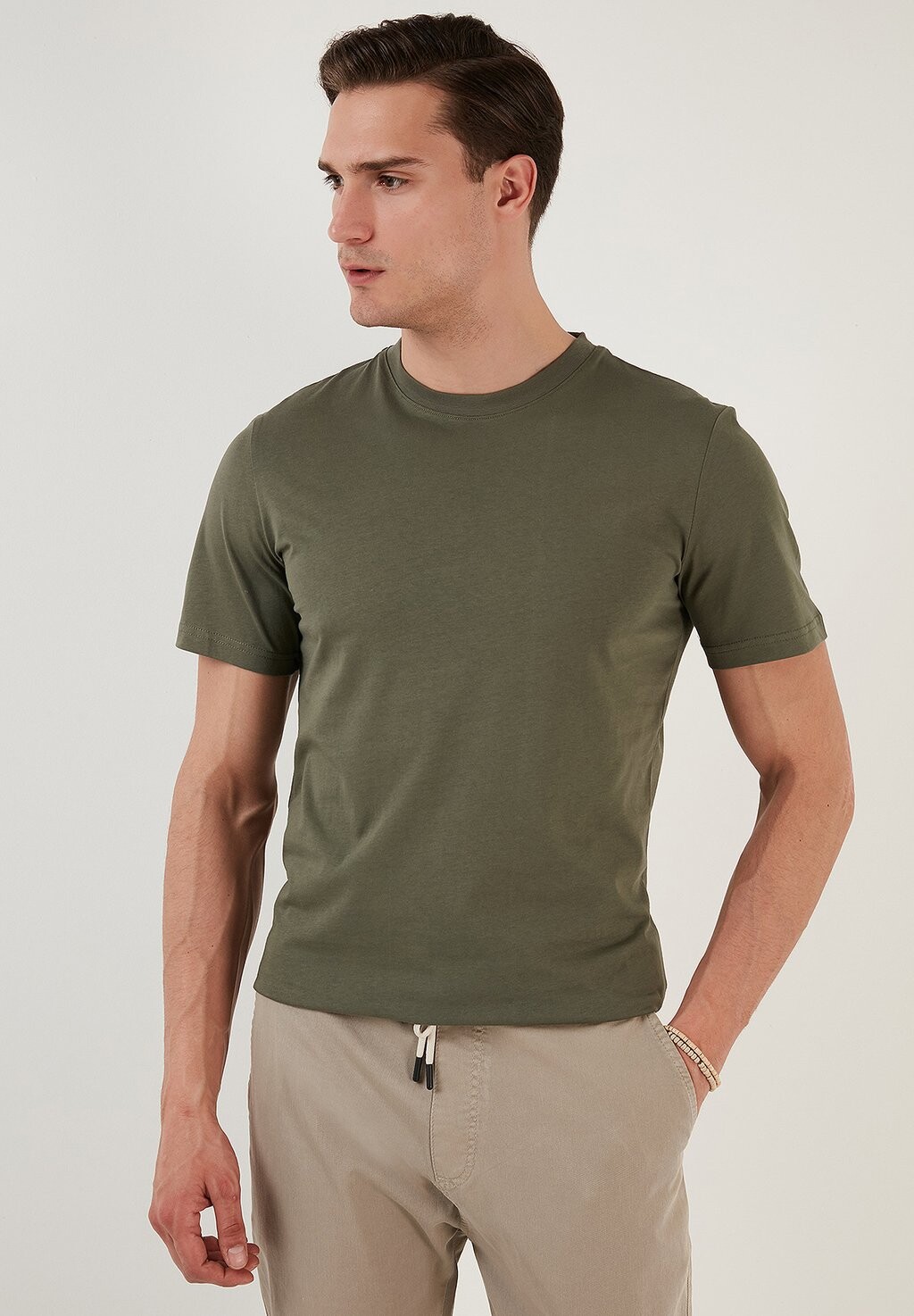 Базовая футболка REGULAR FIT Buratti, цвет khaki
Базовая футболка REGULAR FIT Buratti, цвет khaki