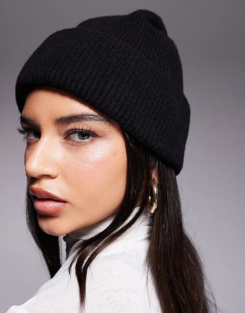 Лыжная трикотажная шапка ASOS 4505 черного цвета
Лыжная трикотажная шапка ASOS 4505 черного цвета