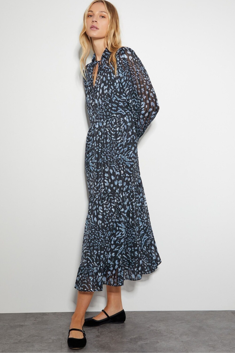 Платье миди с длинными рукавами и леопардовым принтом Diane Monsoon, черный
Платье миди с длинными рукавами и леопардовым принтом Diane Monsoon, черный