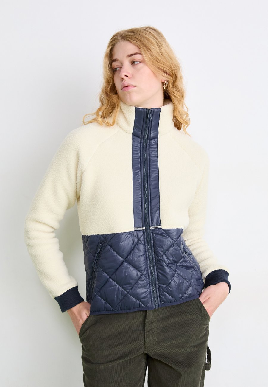 Флисовая куртка Helly Hansen BLISS HYBRID JACKET, Cream/Off-White
Флисовая куртка Helly Hansen BLISS HYBRID JACKET, Cream/Off-White